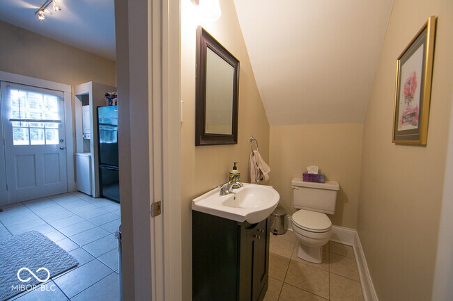 Building Photo - 809 Broadway St