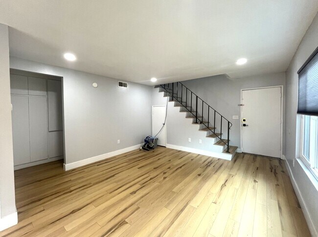Building Photo - 1708 E Fairfield Ct