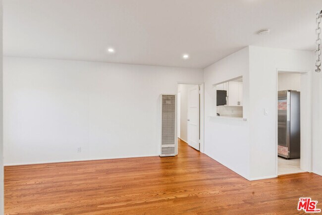 Building Photo - 2710 Bellevue Ave