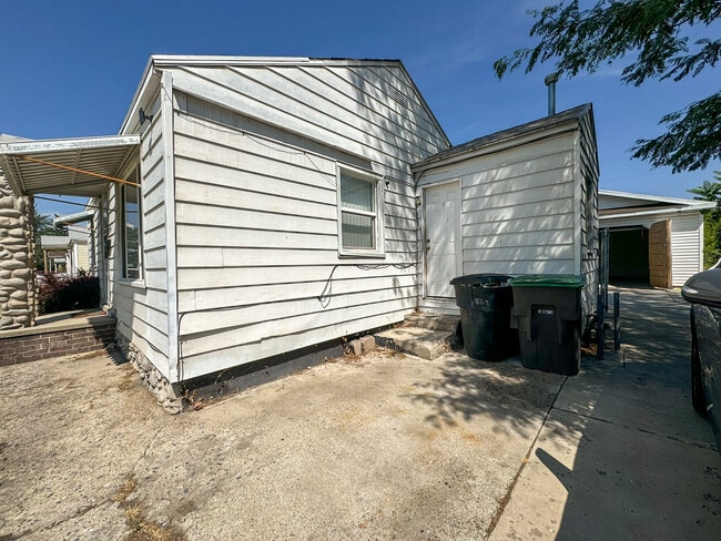 Building Photo - 1730 W Center St