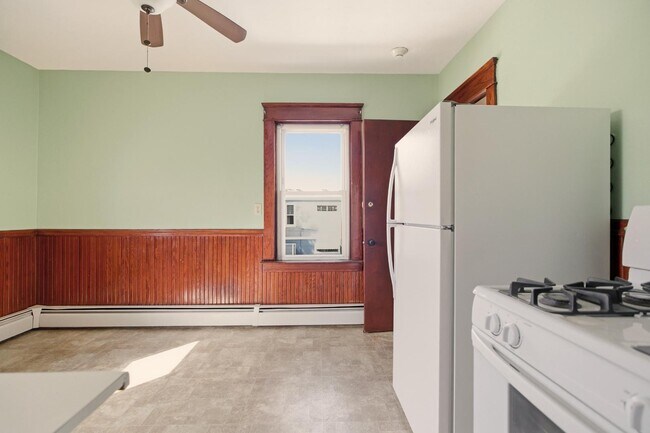 Building Photo - 984 York Ave