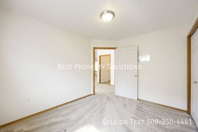 Building Photo - 807 Westshore Dr NE