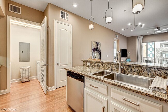 Building Photo - 56 E Serene Ave