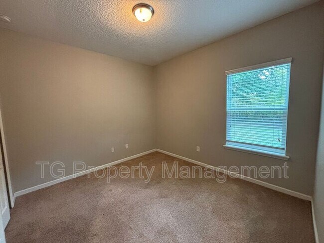 Building Photo - 99 Athens Dr