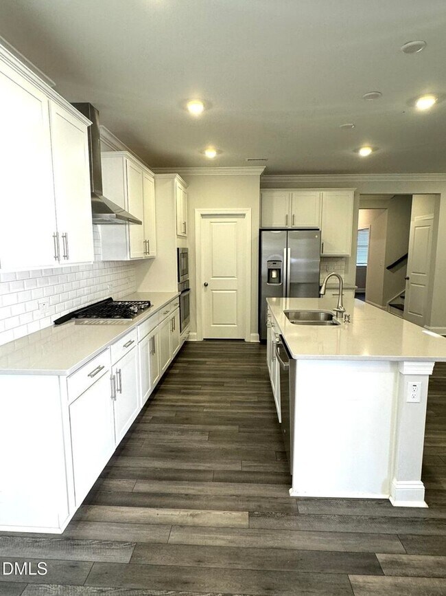 Building Photo - Stunning 4 Bedroom 3 Bathroom Single Family Home with 1st floor office w/ FREE high-speed interne...