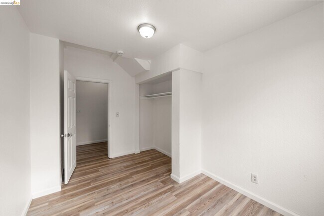 Building Photo - 400 Bissell Ave