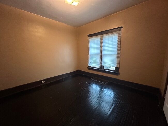 Building Photo - 118 State St N