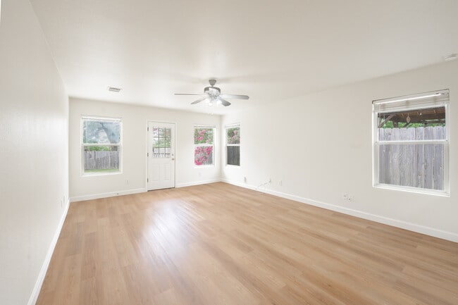 Building Photo - 3926 Privet Pl