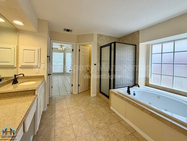 Building Photo - 1307 Adobe Run