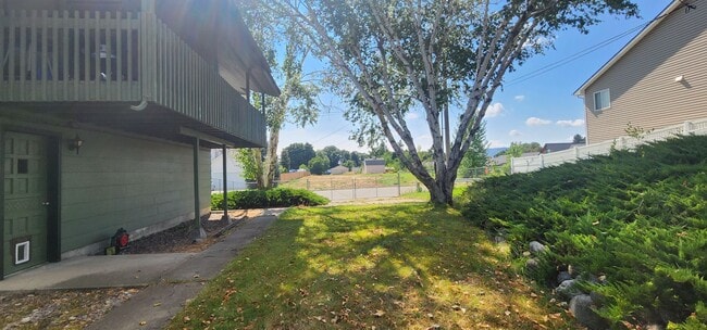 Building Photo - 603-605.5-6055 N Virginia Ct
