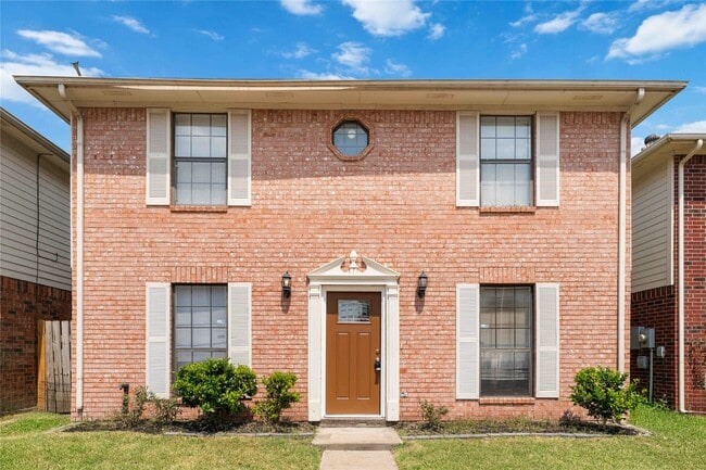 Primary Photo - 13834 Trumpetvine St
