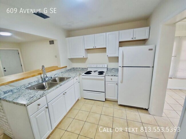 Building Photo - 609 Ave G SE