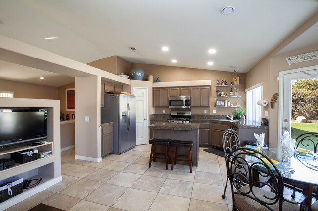 Building Photo - 79400 Paseo Del Rey