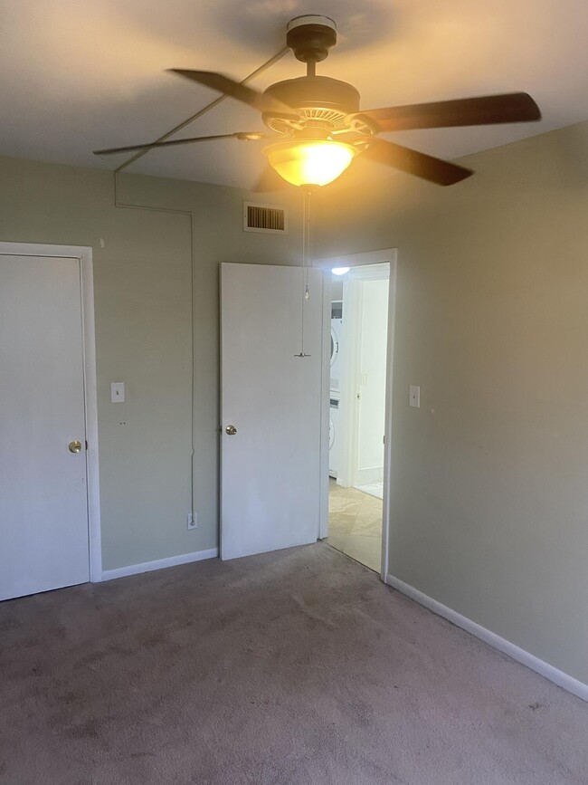 Building Photo - 100 Royal Palm Way