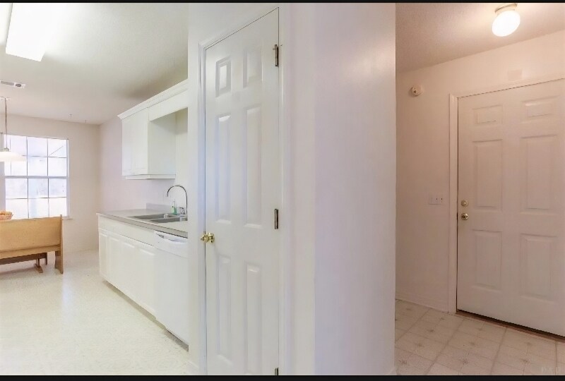 Building Photo - 915 Vonna Jo Cir