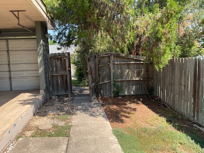 Building Photo - 9626 Bratton Dr