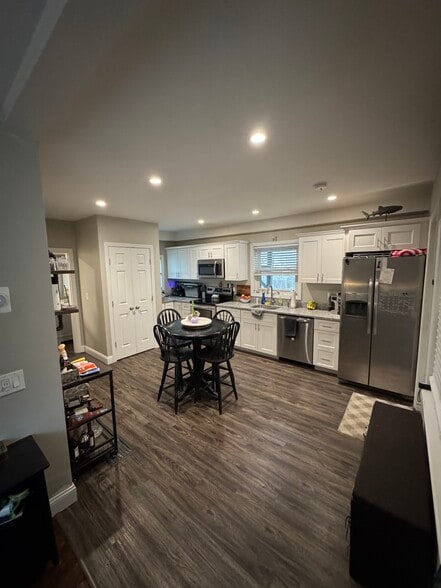 Building Photo - 39 Walnut St