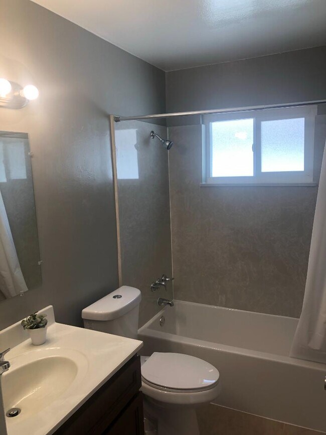 Building Photo - 2286 Deborah Dr