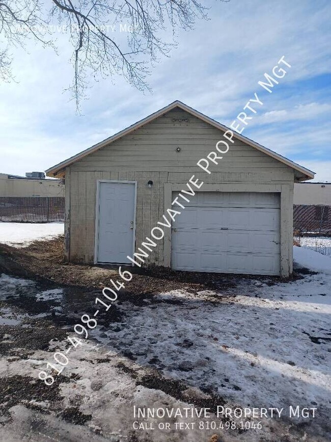 Building Photo - Beautifully updated 3 bed 1 bath! Carman-A...