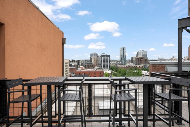 Building Photo - Gorgeous loft in a converted window factor...