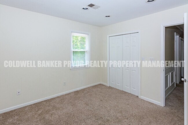 Building Photo - 9356 Charbar Cir