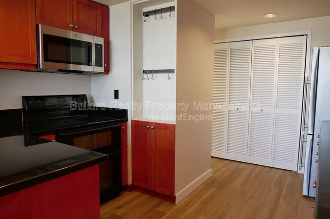 Building Photo - 2125 1st Ave