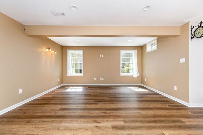 Building Photo - 5990 Parsons Lane
