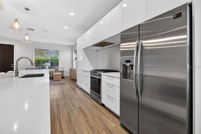 Building Photo - 6163 2nd Ave S