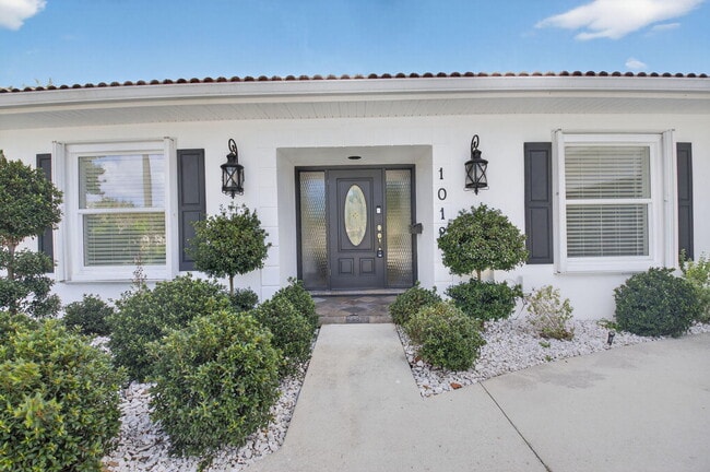 Building Photo - 1012 W Camino Real