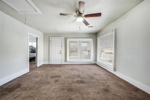 Building Photo - 701 Lakey St