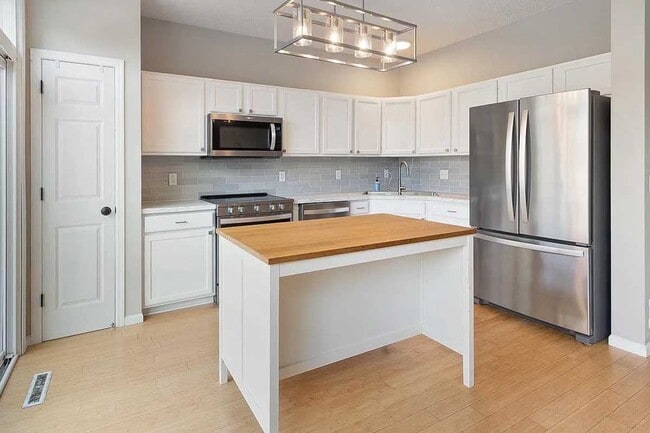 Building Photo - 4672 Bulrush Blvd