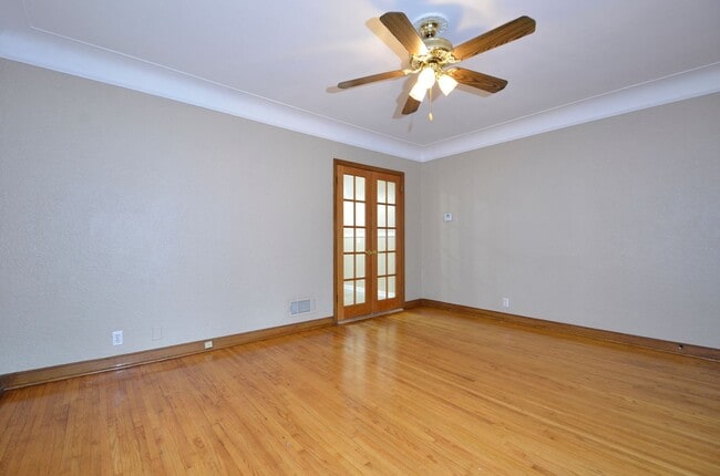 Building Photo - 4329-4331 Thomas ave N