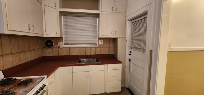 Kitchen - 295 S Allen St