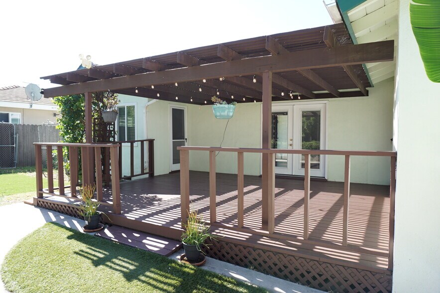 Building Photo - 18243 Superior St