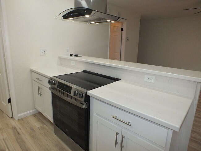 Building Photo - 2/1 1200 sf Rescue retreat - water included!