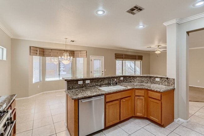 Building Photo - MONROE MODEL!  ALL APPLIANCES INCLUDED, FU...