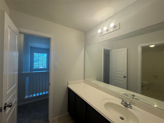 Building Photo - 8107 Gran Villa Dr