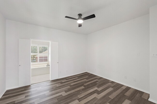 Building Photo - 57 Foxhall Crescent Dr