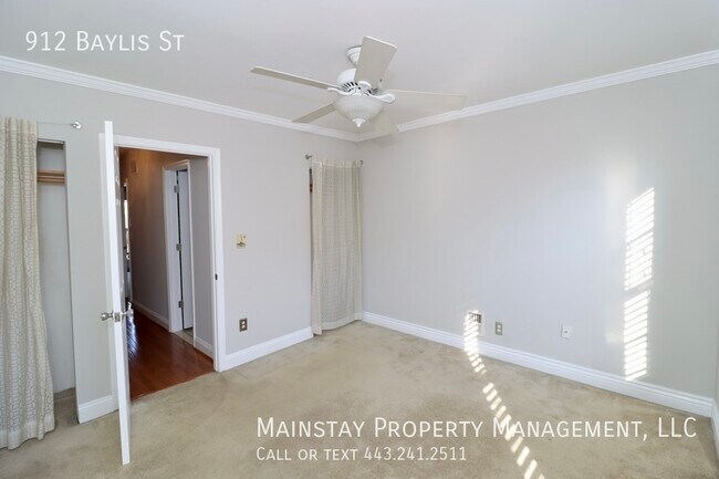 Building Photo - 2 Bedroom Rowhome w/ Rooftop Deck!