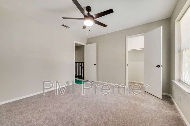 Building Photo - 105 Wildwood Ct