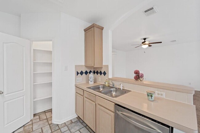 Building Photo - 1608 Courtney Ln