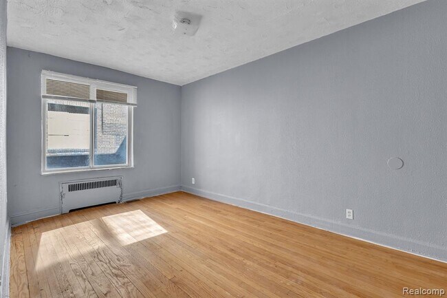 Building Photo - 17701 Manderson Rd