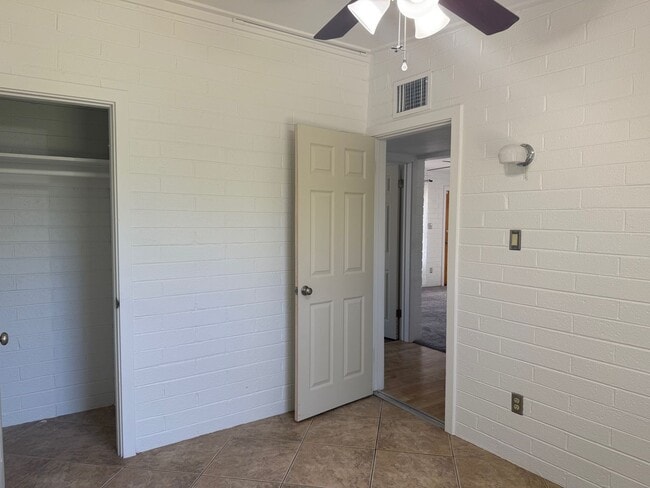Building Photo - Adorable 2 bed + office/1 bath House with ...