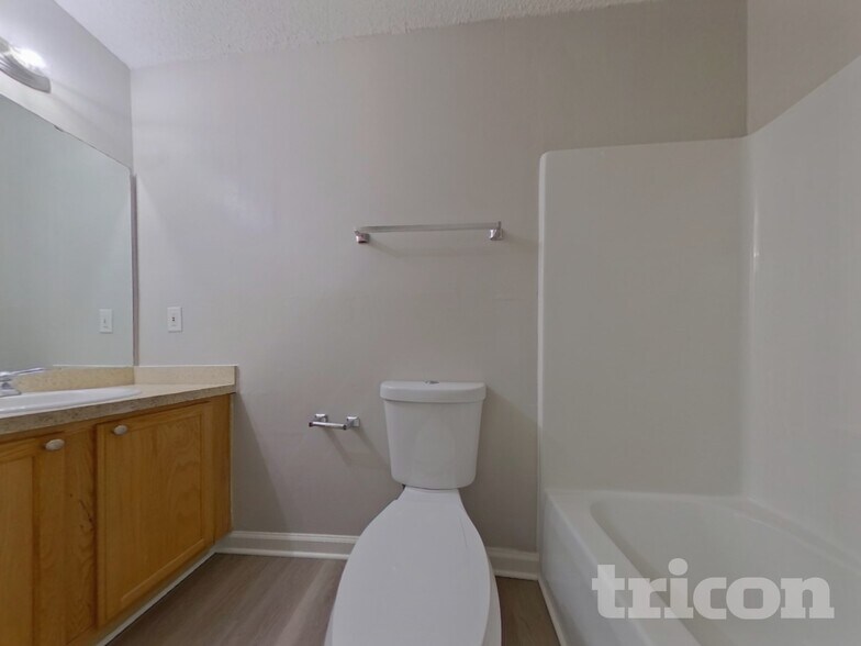 Building Photo - 404 Castle Ridge Dr