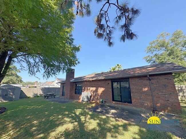 Building Photo - Spacious 3-Bedroom Home Near Hurlburt & Eg...
