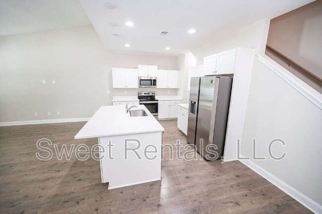 Building Photo - 7801 Montview Rd