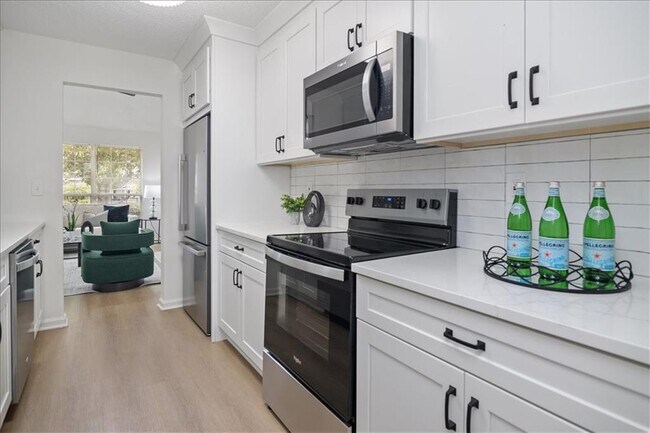 Building Photo - 4033 Ravenwood Ct