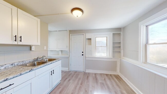 Building Photo - Clark / Fulton Area - 4 Bedroom Single Fam...