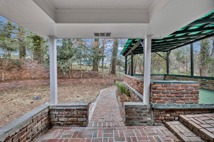 Building Photo - 842 Delverton Rd