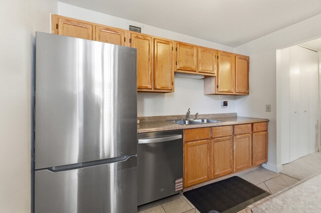 Building Photo - 200 N Dearborn St